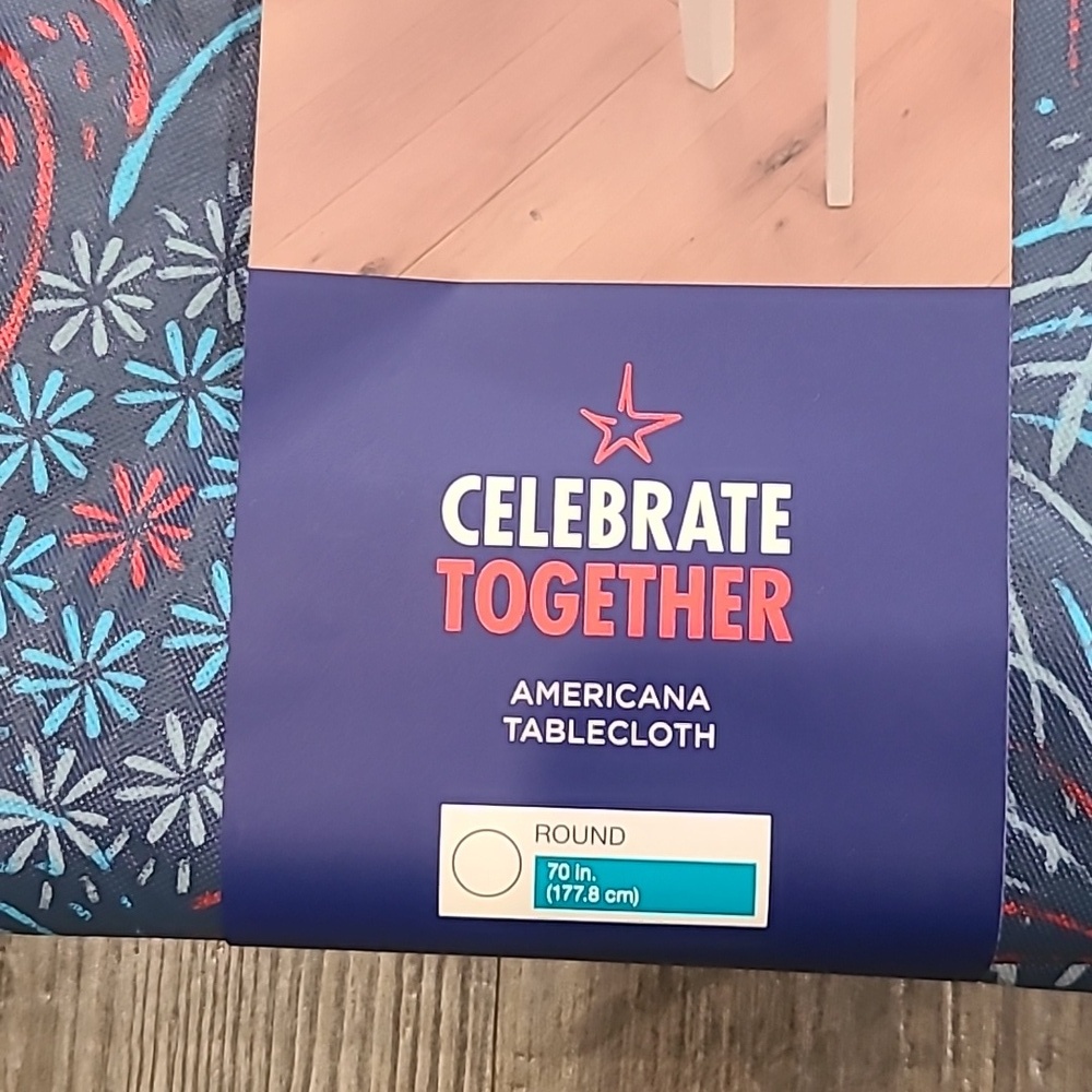 Set of 2 Celebrate Together Fireworks Tablecloth 70" Round - Picture 2 of 5